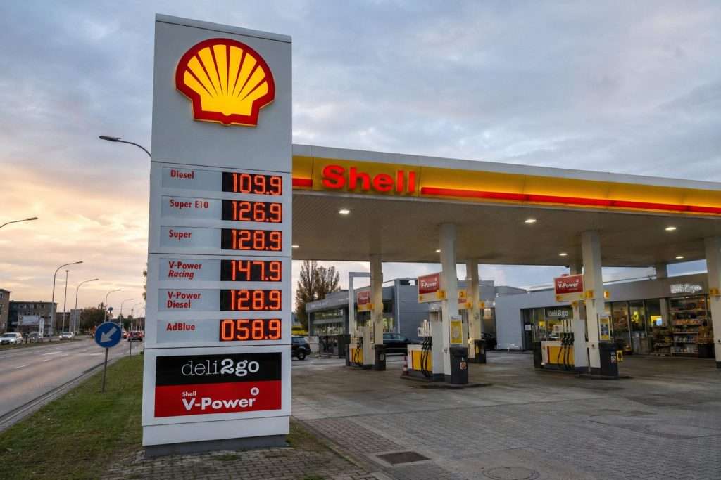 Shell stock week ahead: $3 billion disposals meet paused buyback before ARC vote